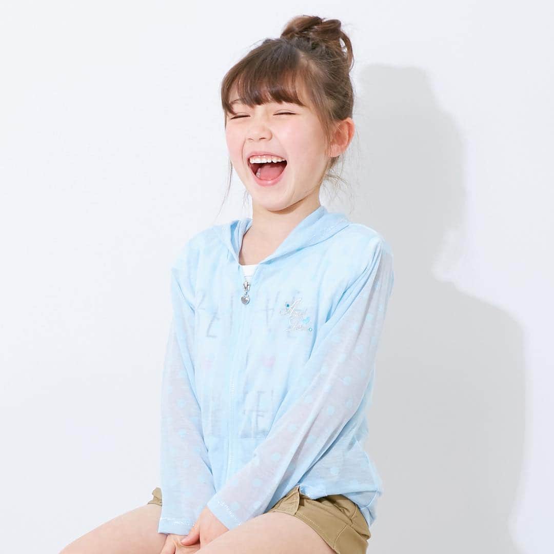 通販のニッセンキッズさんのインスタグラム写真 - (通販のニッセンキッズInstagram)「. 涼しげな水玉の透かし柄が可愛い💕 パッと羽織れるパーカーは、冷房対策やレジャーにも大活躍◎ 薄手素材なので、たたんでバッグにＩＮできるのも嬉しいですね😃 . . ▼水玉透かし柄ジップアップパーカー（女の子　子供服・ジュニア服） ∟color 全3色 ∟size 100～160 ∟price 1290円～(+tax) ∟検索NO BKE0119B0059 ————————— . . #ニッセン #ニッセンキッズ #Nissen #子供 #キッズ #男の子 #女の子 #マタニティ #マタニティコーデ #入学式#卒園式 #親バカ部 #お洒落さんと繋がりたい #コドモノ #プチプラ #コドモダカラ #インスタキッズ #可愛い #今日のコーデ #子育て #育児 #プチプラコーデ #キッズコーデ #子育てぐらむ #fashion #kids #kidsfashion #ig_kids#kidsstyle #kidscode」4月18日 13時02分 - nissen_kids_official