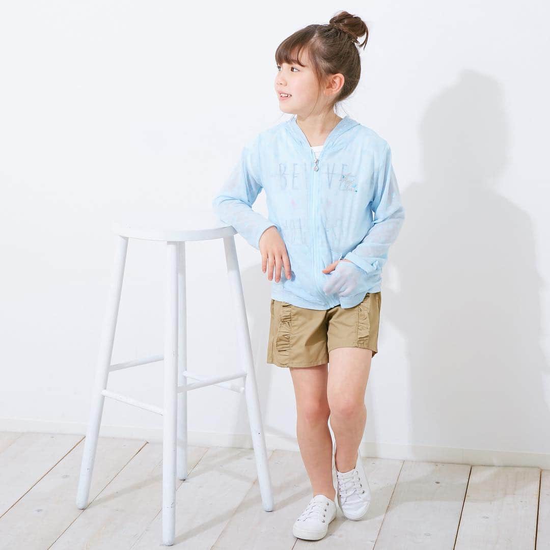 通販のニッセンキッズさんのインスタグラム写真 - (通販のニッセンキッズInstagram)「. 涼しげな水玉の透かし柄が可愛い💕 パッと羽織れるパーカーは、冷房対策やレジャーにも大活躍◎ 薄手素材なので、たたんでバッグにＩＮできるのも嬉しいですね😃 . . ▼水玉透かし柄ジップアップパーカー（女の子　子供服・ジュニア服） ∟color 全3色 ∟size 100～160 ∟price 1290円～(+tax) ∟検索NO BKE0119B0059 ————————— . . #ニッセン #ニッセンキッズ #Nissen #子供 #キッズ #男の子 #女の子 #マタニティ #マタニティコーデ #入学式#卒園式 #親バカ部 #お洒落さんと繋がりたい #コドモノ #プチプラ #コドモダカラ #インスタキッズ #可愛い #今日のコーデ #子育て #育児 #プチプラコーデ #キッズコーデ #子育てぐらむ #fashion #kids #kidsfashion #ig_kids#kidsstyle #kidscode」4月18日 13時02分 - nissen_kids_official
