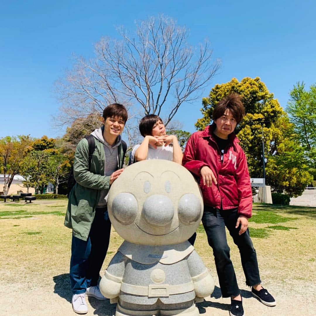 森本英樹のインスタグラム：「今日は単独ライブのVTR撮影。 天気良いから最高よ。  #ニブンノゴ  #単独ライブ  #アンパンマン」