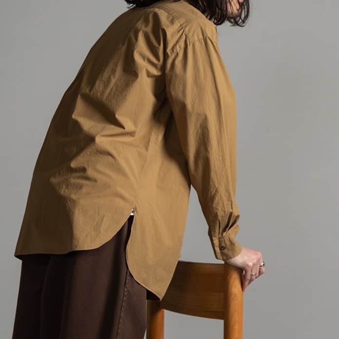 のインスタグラム：「. MARKAWARE "ORGANIC PERUVIAN PIMA 60/- BRODECLOTH CONFORT FIT SHIRTS" "WESTPOINT 41KHAKI WIDE" #perupimacotton  #brodeshirts #wideshirts  #sustainablefashion #markaware  @markaware_marka_official」