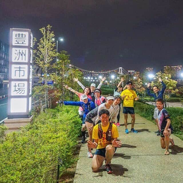 run+さんのインスタグラム写真 - (run+Instagram)「#カラダ大学ランニング部［鯛夜景シーサイドランニング］に参加させて頂きました！  花粉も収まり走るのに最高の季節、会話が溢れてくるラン友の皆さん、さらにおいしーたい焼きと、THE・TOKYOなキラキラ夜景、そしてそれをサポートする素晴らしいカラダ大学ランニングのスタッフ！と走らずにはいられないラン♪ ・  それに何より、やっと、治った声！ ひっさびさに皆さんと話しながら走れるのが嬉しくて♪ 始めまして、のラン友さんに出会えたことにもルンルン♪  本当にこの一ヵ月、息をすることさえ苦しかった😭 治ったと思えた昨日4/17から、きっかけとなった胃カメラ（会社の健康診断）の3/18を遡ったらなんとちょうど一ヵ月！ だからこそ、改めて #走れることに感謝 を体で実感。 ・ 日比谷ミッドタウン→たい焼き［神田達磨］→豊洲ぐるり公園→汐留→を回ってぐるっと12.10㎞  楽しくて、気持ちよくて、最高のカラダ大学、鯛夜景シーサイドランニング！！ @tajee_nomyathlete たじーさん、来月以降も楽しみにしています♪安定のナイスナビ最高ですー✨ @h_h.ii “山の神”じゃなくて“山の天使”じゃなくて #山の妖精 でした🤣 UTMFのこと、補給のこと、教えて下さいねー！ @ohashitoru 箱根の疲れ早く癒えますように♪ @mmfuna マキさん、昨日も何にも相談してないのに通じ合ってた🎀凄すぎるー😍 またパークヨガやランに絶好の季節ですね、またゆるっとやりましょー🧘‍♀️🏃‍♀️✨ @ozacchi6 また色々お話聞かせて下さいねー！！ ・ #カラダ大学 ・ #街ラン #街RUN #ゆるラン #ランニング #マラソン #ラン #RUN #RUNNING #RUNNER #cityrun #Runday #街ランの楽しみ方 #RunLovesLife #TOKYO #築地 #豊洲」4月18日 13時30分 - runplus