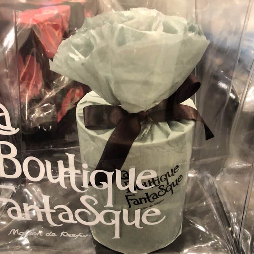 風間ゆみえのインスタグラム：「リボンをほどく楽しみ @la_boutique_fantasque」