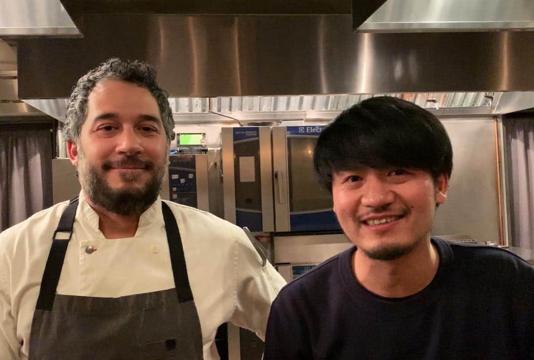 ホテル ニューオータニさんのインスタグラム写真 - (ホテル ニューオータニInstagram)「【We are holding a special gourmet fair, collaboration of the charismatic chefs from New York and Paris.(5/17-/18)】 Carlo Mirarchi, a chef in the “BLANCA” Michelin star restaurant in New York, and Sota Atsumi, a Tokyo-born chef planning to launch his own restaurant “MAISON” in Paris. This is the world‘s first collaboration!! 【ニューヨークとパリの超人気シェフのコラボレーションフェア開催！(5/17-/18)】ニューヨークのミシュラン２ツ星レストラン「BLANCA」のCarlo Mirarchiシェフと、パリに今年オープンをする一軒家レストラン「MAISON」の渥美創太シェフのコラボレーションフェアをホテルニューオータニで初開催。世界の超人気シェフ味を是非お楽しみに。 #bellavista #hotelnewotani #newotani @hotelnewotanitokyo @maison_sota @eatblanca @sotaatsumi #collaboration #gourmetfair」4月18日 13時46分 - hotelnewotanitokyo