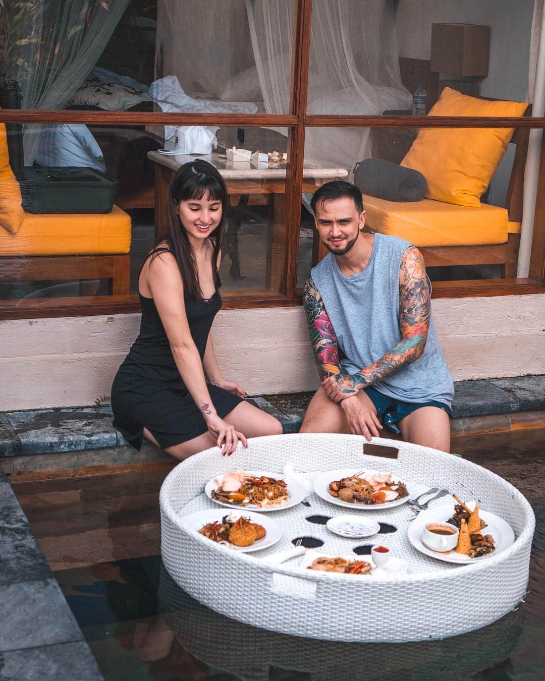 Coleen Garciaさんのインスタグラム写真 - (Coleen GarciaInstagram)「Me: “Can we eat like this everyday?” Billy: . . #travelwithaccess」4月18日 13時46分 - coleen