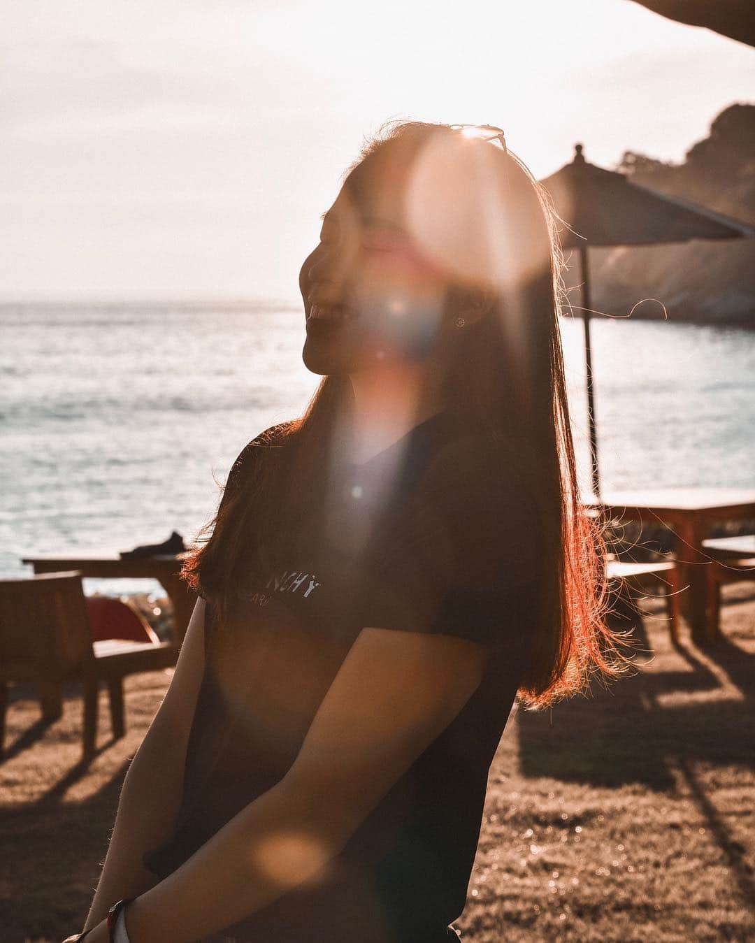 ラチャノック・インタノンのインスタグラム：「It's not what you look at that matters, it's what you see. 🙂 #imclosemyeyes🙄 #latepost #sealovers」