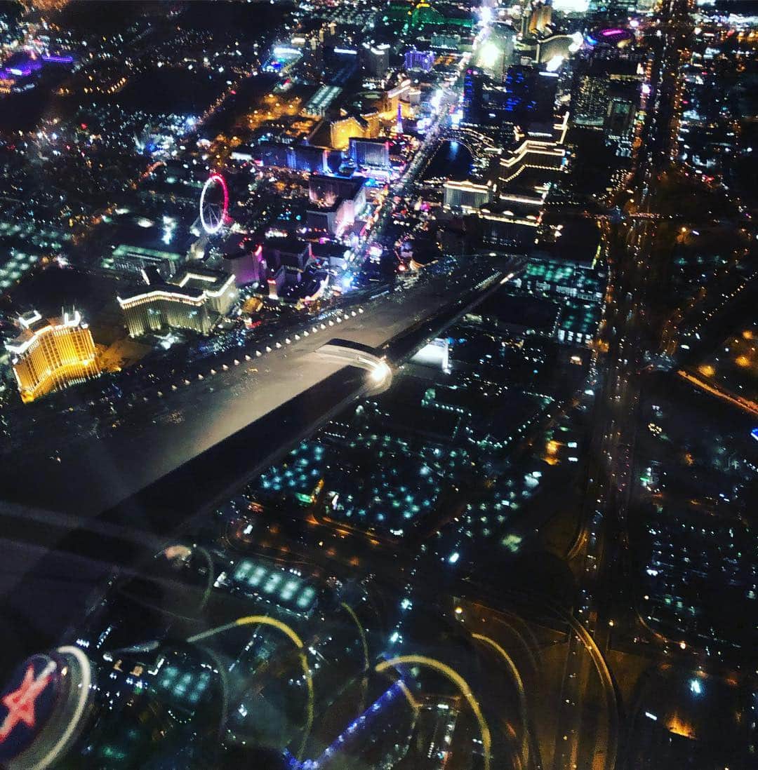 アシュトン・カッチャーのインスタグラム：「Vegas」