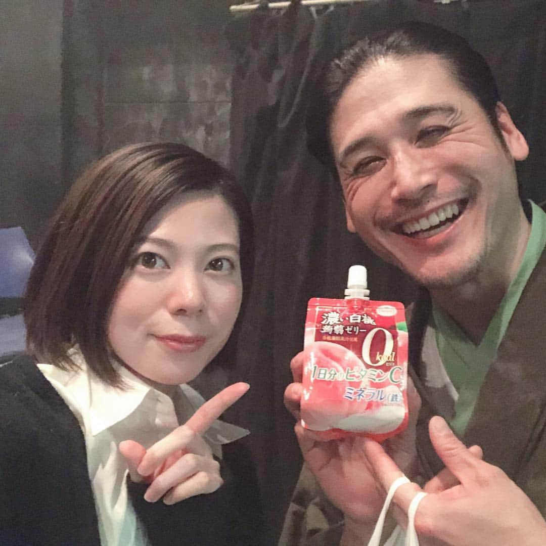 桜木梨奈さんのインスタグラム写真 - (桜木梨奈Instagram)「昨日は同じ事務所の #井上賢嗣 さん出演舞台 #セカスリ を観劇🎭 初日おめでとうございました‼️ クイナという役が話す一言のセリフがあって、それが響いたなぁ。 舞台見てて1つでもそんな発見があったら宝物だよね✨  井上さんの松本良順には笑かされましたw #bigsmile」4月18日 13時48分 - rina_sakuragi