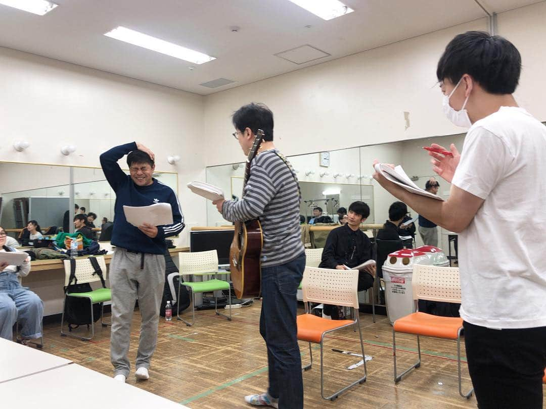 なんばグランド花月さんのインスタグラム写真 - (なんばグランド花月Instagram)「本日19時からです！ 吉本新喜劇×守谷日和🦍  たっのしみやなぁ  毎回思うけど、個性の戦場みたいです。笑 今回もゲスト含め、激しい〜😂 大人1500円子ども1000円、 約１時間のお手頃な公演ですので、ぜひ足を運びに来てください🙌🏻️💞 #なんばぐらんど花月  #吉本新喜劇2029 #吉本 #新喜劇 #お笑い #守谷日和 #たっのしみやなぁ」4月18日 13時50分 - nambagrandkagetsu