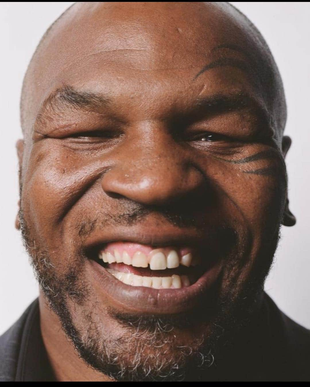 ブレット・ラトナーさんのインスタグラム写真 - (ブレット・ラトナーInstagram)「I love this portrait I took of @miketyson photographed  @hilhavenlodge I met Mike in 1986 When I just got to NY to go to @nyutisch BEFORE he became Heavyweight Champion when I was just a Kid from the actors #AnthonyMichaelHall and #RobertDowneyJr We all used to Jam all night long at Michael’s house in #Weehawken #NewJersey One night I went with @miketyson to the historic BeastieBoys/RunDmc concert in 1987 at Madison Square Garden and ironically it was the only time I ever got beat up! I got separated from #IronMike and had a run in with the rap group #BoogieDownProductions which was made up of #KRSOne and #DJScottLaRock who took me back stage and beat me down (long story left for the book)! By the time I got up off the ground the concert was over and Mike was gone. I finally made my way outside of the Garden to a payphone where with the last quarter in my pocket I called Mike on his giant brick cell phone. He answered but it was too loud at the club, he couldn’t hear me and he hung up! He was at the #ChinaClub where we used to go all the time but I didn’t have cab fare to get uptown so I walked home to my dorm @nyuweinstein. The next day I met Scott at #BertPadell’s office (Business Manager to all the Rap Stars) and we squashed the beef. Sadly later that day right after Scott La Rock left me he was shot and killed. I told Mike the story and he said “Next time we go out don’t leave my side and you won’t get your ass kicked”!」4月18日 13時52分 - brettrat