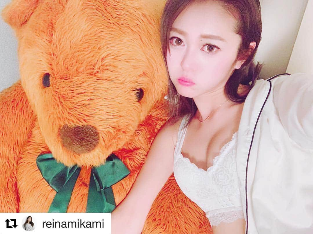 育乳ブラMoriage-モリアージュさんのインスタグラム写真 - (育乳ブラMoriage-モリアージュInstagram)「#Repost @reinamikami with @get_repost ・・・ 白シャツにはホワイトにしました♡  相変わらず毎日コレだよー！楽すぎて盛れて最&高。  しかも2980円。  これはパジャマだけど。  後ろ姿写そうと思って忘れたから次回🤣  私の8歳からの親友クリスと 笑  #モリアージュ #ホワイト #moriage #White #育乳 #テディーベア #teddybear #宝物 #treasure #ランジェリー #lingerie #sexy」4月18日 14時02分 - gogogorigori1234