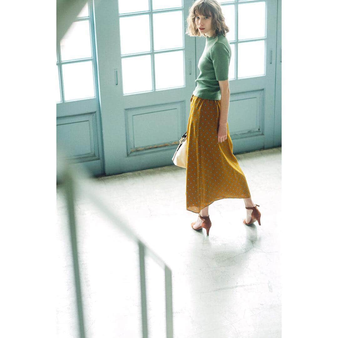 le. coeur blancさんのインスタグラム写真 - (le. coeur blancInstagram)「・﻿﻿﻿ 2019﻿﻿﻿ le.coeur blanc﻿﻿﻿ Pre Summer Collection﻿ “Holiday”﻿﻿﻿ ・﻿﻿﻿ #1﻿ ・﻿﻿﻿ tops:¥6,480-﻿﻿﻿ skirt:¥14,040-﻿﻿﻿ bag:¥9,180-﻿﻿﻿ sandals:¥9,720-﻿﻿ ・﻿﻿﻿ ▶︎アイテムをタップしてショッピング﻿﻿﻿ ﻿﻿﻿ #lecoeurblanc #ルクールブラン﻿﻿﻿ #presummer#lookbook#collection#style﻿﻿﻿ #coordinate#fashion﻿﻿﻿ ﻿﻿﻿ WEBカタログvol.1は﻿﻿﻿ 4/19(金)から公開です＊」4月18日 14時23分 - lecoeurblanc_official