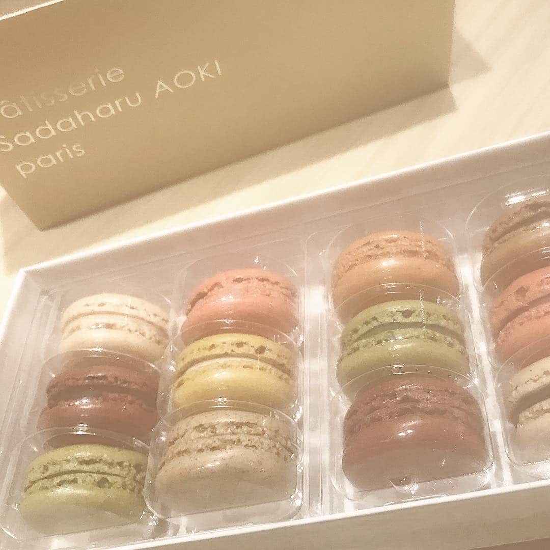 東雲れいかのインスタグラム：「幸、^ - ^！ #sadaharuaoki #マカロン #macaron #macarons #yammy #japanese #FLOWLIGHT #OrderDoll #japanesegirl #ボブ  #東京 #東京カメラ部 #tokyo_portrait #sunset #autumn #japan #instagood #photography #photo #instagood #love_bestjapan #nipponpic #nippon_lovers #photo_shorttrip #photo_life_best #olympus #nocton #pt_life_ #good_portraits_world #東京センチメンタル」