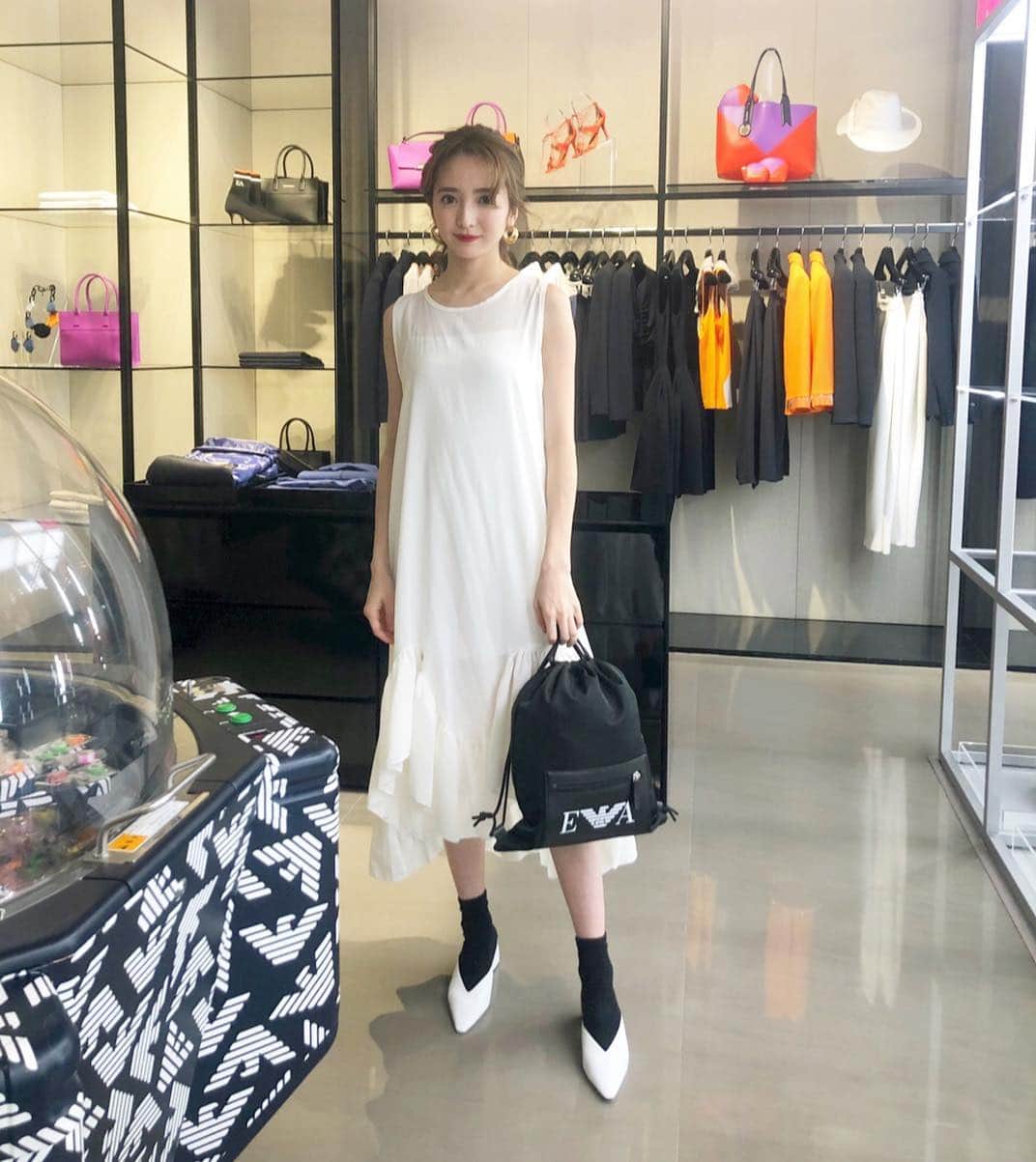 平木愛美のインスタグラム：「yesterday ootd 🚀  朝からのお撮影がおわり、これから二本目の現場へ💘🛸 . ぎゅっと撮影詰まっているので週明け #エスビューティークリニック へ駆け込み、お肌をしっかり保湿浸透してもらってきました。 オーストラリアの食生活で乱れたって言ってたニキビなどもほぼ治ったのですが、整えるため、今回はニキビ対策のビタミンCも成分入れてもらったよ🍋 質問頂いてたのでおうちでのスキンケアも近々ポストしようかな💞  #ootd #beauty #sbeautyclinic #美容」