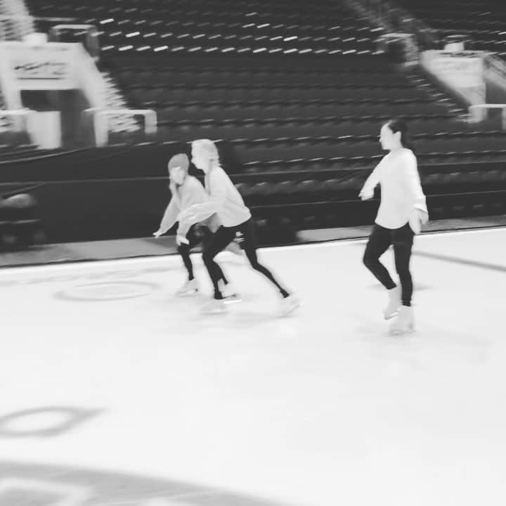 ジェフリー・バトルのインスタグラム：「Sometimes, awful singing is part of a choreographer’s job. Respect to @mirainagasu for changing choreo turns at my immediate spoken word.  @starsonice #rehearsal #unity #hilarity」