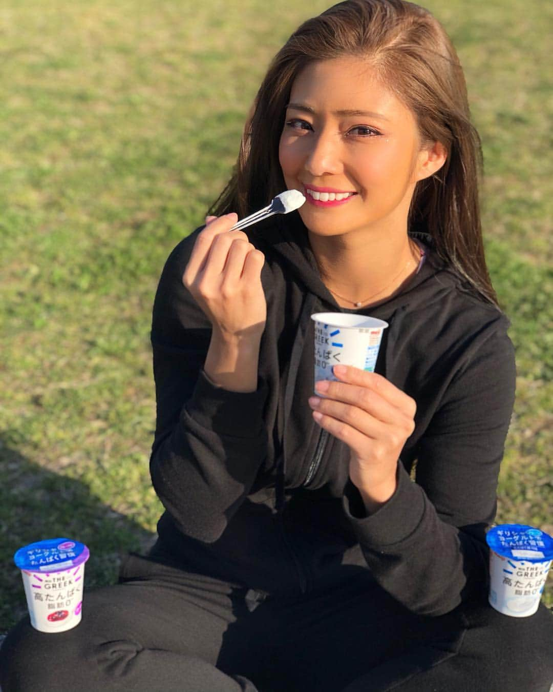 田上舞子さんのインスタグラム写真 - (田上舞子Instagram)「＊ ＊ 筋肉が喜ぶおやつ❤️❤️❤️ ＊ ＊ “ 明治THE GREEK YOGURT" ＊ ＊ 高タンパクゼロ脂質低糖質💓 ボディメイクのためにタンパク質は1日5.6回にわけてこまめに補いたい🥺 手軽に食べられるから、 忙しい朝や小腹が空いた時のタンパク質補給にとても便利❣️ ＊ ＊ 減量中はプレーンにラカントいれて、 増量中はフルーツソースがかかったのを年間通して食べてるよ🤤 ＊ ＊ 濃厚でなめらかでたまらなくおいしい...🤤 ＊ ＊ #FINC #FINCアンバサダー #明治ザグリークヨーグルト」4月18日 14時37分 - mai_tano