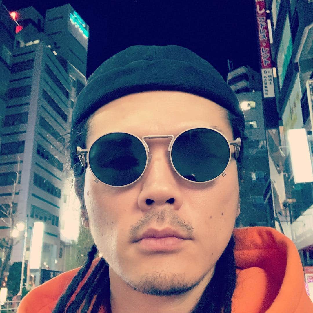 庄村聡泰のインスタグラム：「#ootd #outfit #betoncire #supreme  #jeanpaulgaultier  #この画像を8人に回さないと丸メガネが欲しくなる」