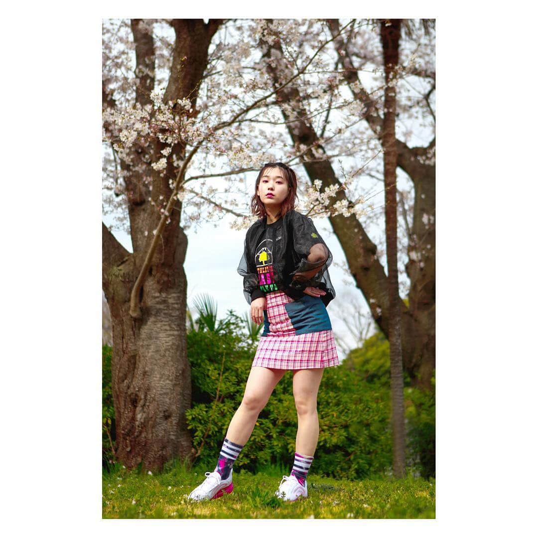 高槻かなこさんのインスタグラム写真 - (高槻かなこInstagram)「. TK2 x atmos pink CHECK SKIRT . お待たせしました！最後にチェックスカートの紹介⭐️ TK2は全部ユニセックスで考えてたけど、やっぱり女子らしいアイテムも欲しくなっちゃって急遽お願いしました！🥺👏🏻💖 . 台形ミニスカートって、ミニスカをあんまり履かない私でも持っておきたいマストなアイテム。 . ライブやイベントでこのスカートを履いた女子を見たい！！ お願いします！！🥺💖💖 . . 私の着用サイズはMです！ . . #TK2 #atmos #atmospink #ミニスカート #ミニスカコーデ #チェック柄 #台形スカート  #fashion #高槻かなこ #声優」4月18日 14時43分 - kanako.tktk