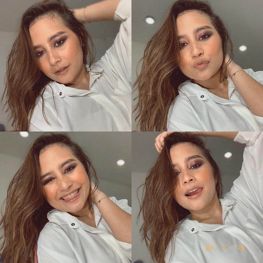Prilly Latuconsinaさんのインスタグラム写真 - (Prilly LatuconsinaInstagram)「I took a lot of selfies tbh.  Well, thanks to my favorite @bubahalfian for this look 🔥🔥🔥」4月18日 14時44分 - prillylatuconsina96