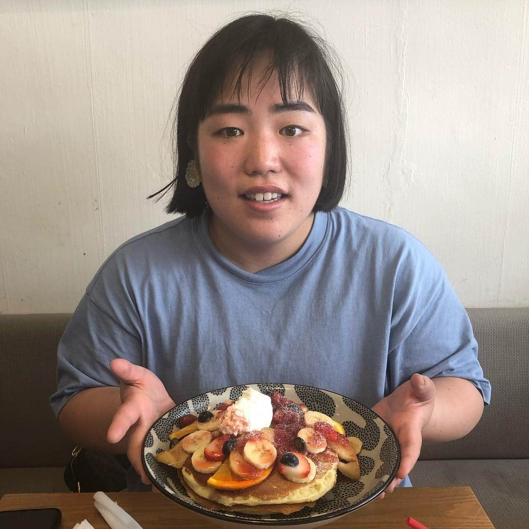 洲崎貴郁さんのインスタグラム写真 - (洲崎貴郁Instagram)「ゆりやんとパンケーキと僕と。  #沖縄国際映画祭 #島ぜんぶでおーきな祭  #ゆりやんレトリィバァ #目線が変」4月18日 14時57分 - runnysuzaki0504