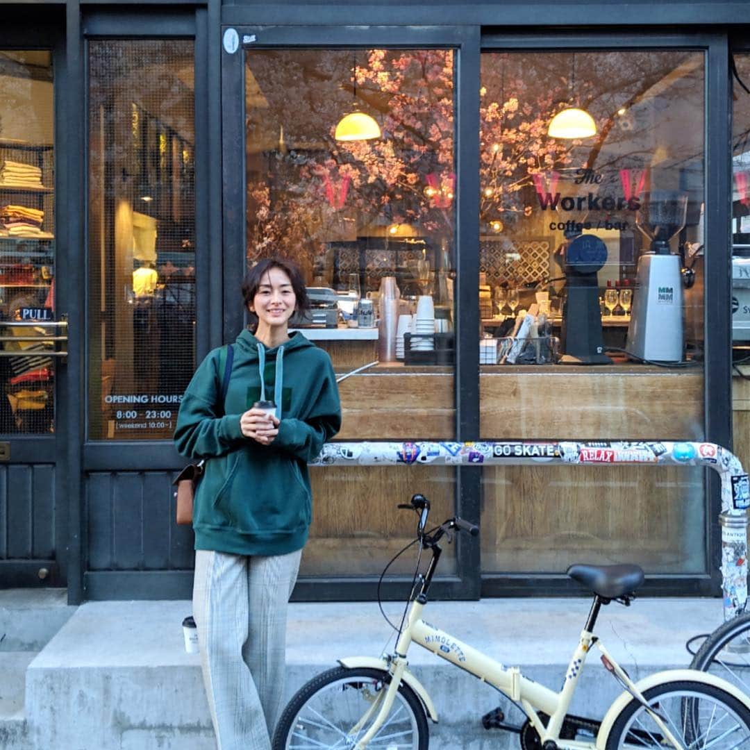 Yoshiko Kris-Webb クリス-ウェブ佳子さんのインスタグラム写真 - (Yoshiko Kris-Webb クリス-ウェブ佳子Instagram)「at @stall_nakameguro ☕️ スッピン&パーカーでの外出、きもちえー✨」4月18日 14時52分 - tokyodame