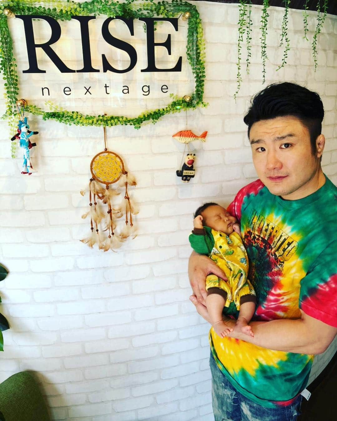 五味隆典さんのインスタグラム写真 - (五味隆典Instagram)「産まれたー👶お友達の子供だよ😘#rise」4月18日 14時59分 - takanorigomi