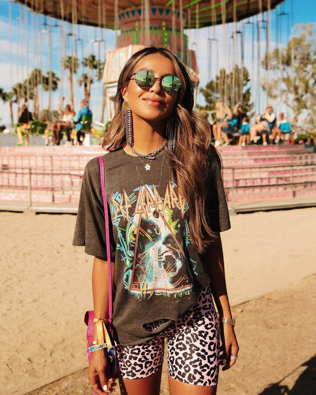 ジュリー・サリニャーナさんのインスタグラム写真 - (ジュリー・サリニャーナInstagram)「Rocker cowgirl. 💕 #revolvefestival」4月18日 15時11分 - sincerelyjules