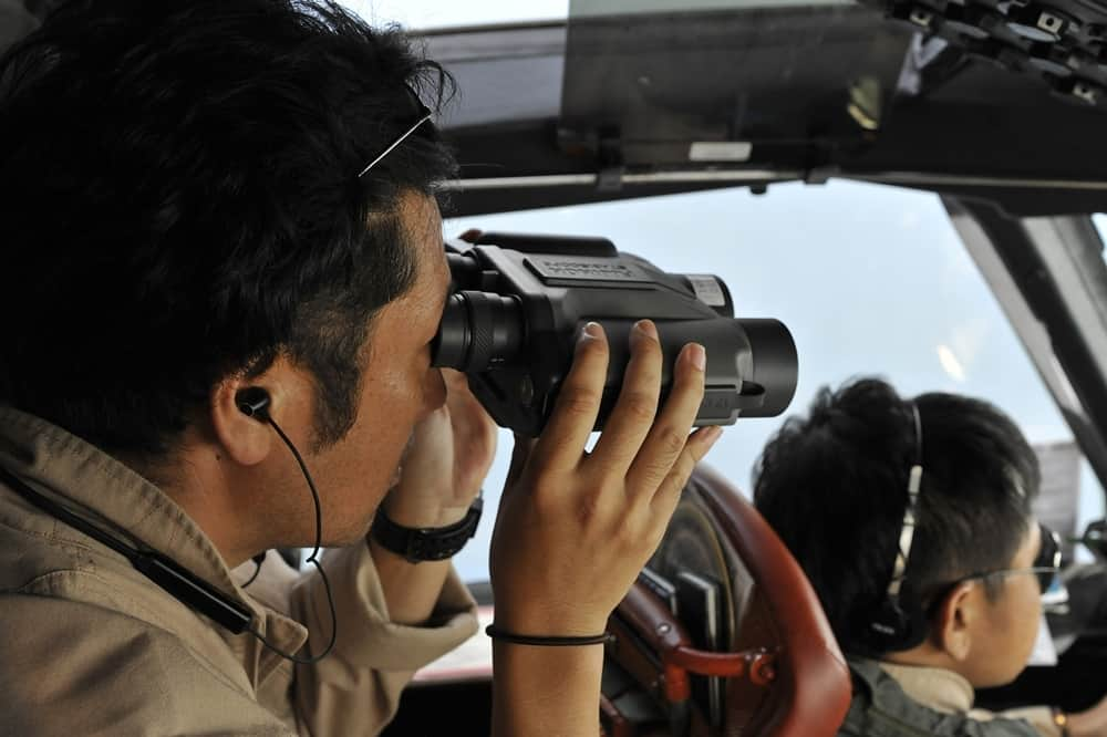 海上自衛隊さんのインスタグラム写真 - (海上自衛隊Instagram)「～監視飛行～ アデン湾において監視飛行を行っている、派遣海賊対処行動航空隊Ｐ－３Ｃ哨戒機の機内の様子です。  #海上自衛隊 #JMSDF #監視飛行 #P3C #アデン湾 #gulfofaden #真剣な眼差し」4月18日 15時23分 - jmsdf_pr