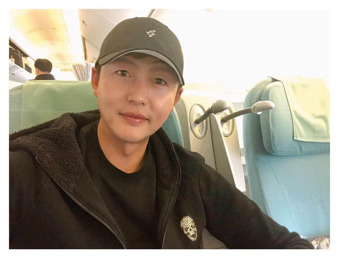 イ・ジョンジンさんのインスタグラム写真 - (イ・ジョンジンInstagram)「잠시 다녀올께요~^^ #여행 ✈️✈️」4月18日 15時25分 - jung.jin.lee_