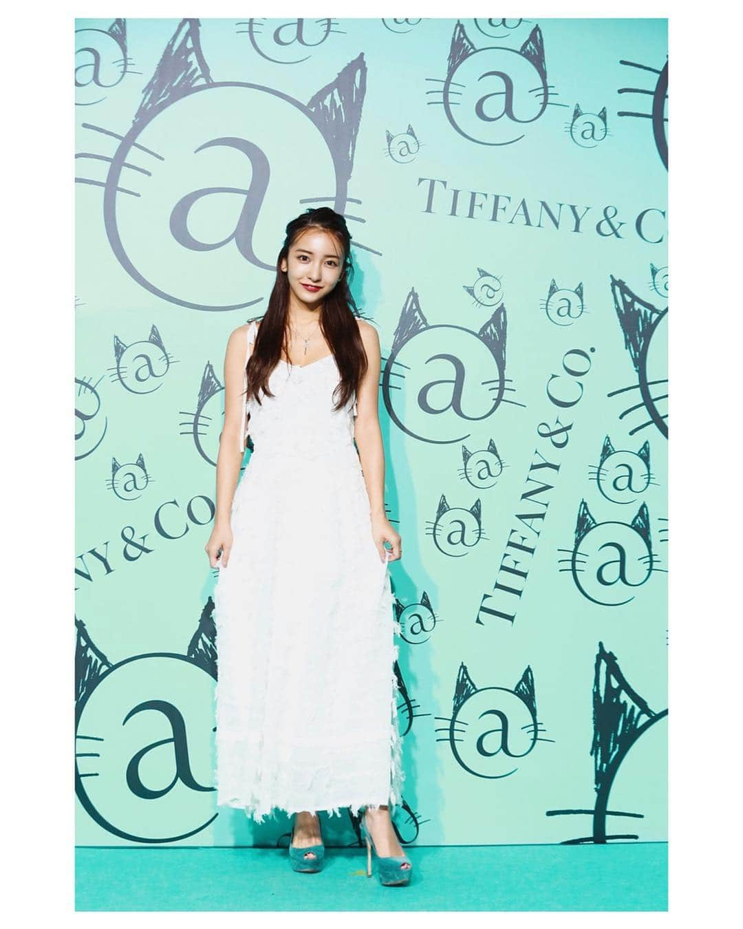 板野友美さんのインスタグラム写真 - (板野友美Instagram)「TIFFANY@CATSTREET  OPENING PARTYに行ってきました🌿  店内もTiffanyブルーで統一されて とても可愛かったです☺️❤️ #TiffanyxCatStreet  @tiffanyandco #友Style」4月19日 1時19分 - tomo.i_0703