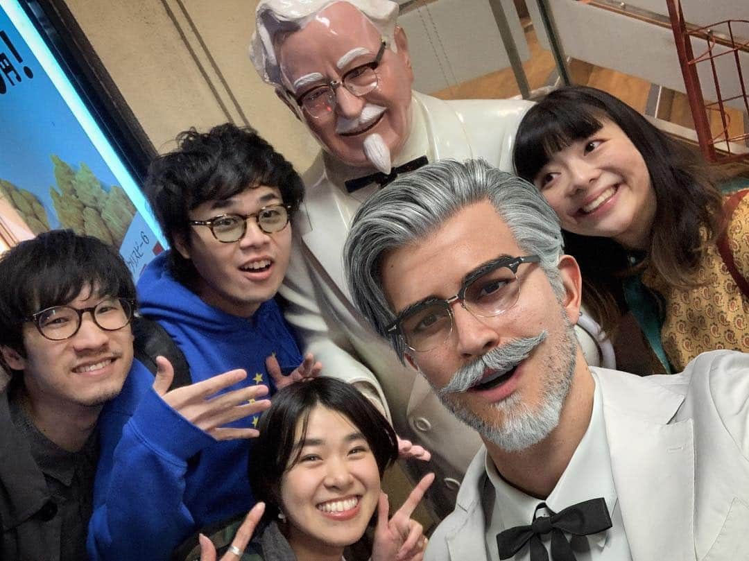 ケンタッキーフライドチキンさんのインスタグラム写真 - (ケンタッキーフライドチキンInstagram)「Feeling the love in Japan! And it’s nothing but love back at ya. Going to amazing places where you can connect with people ’cause they totally get it is a big part of the #secretrecipeforsuccess. Always be traveling, wandering, and discovering places with amazing people you connect with.  #itsallformyfans #humble #blessed #friedchicken #friedchickentattoo #advice #success #entrepreneur #behindthecurtain #keys #respect #inspiration #positive #positivethoughts #artistatwork #japan #workhardplayhard #inspired #meetandgreet #fanlove」4月19日 1時22分 - kfc