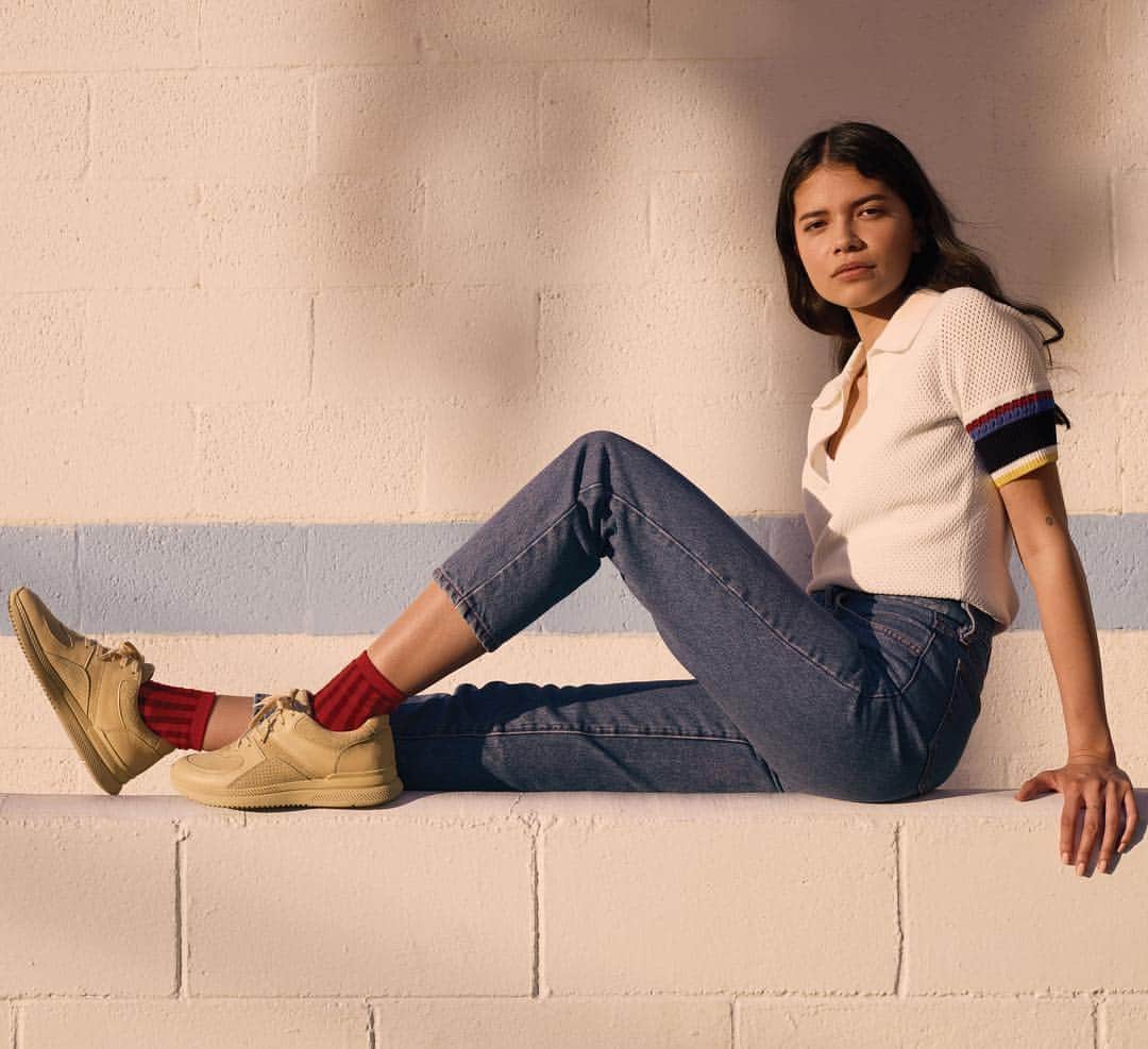 Vogue Runwayさんのインスタグラム写真 - (Vogue RunwayInstagram)「The sneaker market continues to grow: It was reported that the global market for "sports footwear" in 2020 will reach $158 billion dollars. That's a lot of sneakers–and plastic. Did you know that a typical sneaker is made up of 15 to 20 different components, many of them plastic? And once you're done wearing them, plastic doesn't biodegrade in a landfill. If you want to recycle them, you probably couldn't because each of those 20 plastic components need to be broken apart and individually recycled. @Everlane's Michael Preysman understood that problem, so for the past two years, he and his team have been working on Tread by Everlane, "the world's lowest-impact sneakers," debuting today and launching online next week. Tap the link in our bio for more details.」4月19日 1時31分 - voguerunway