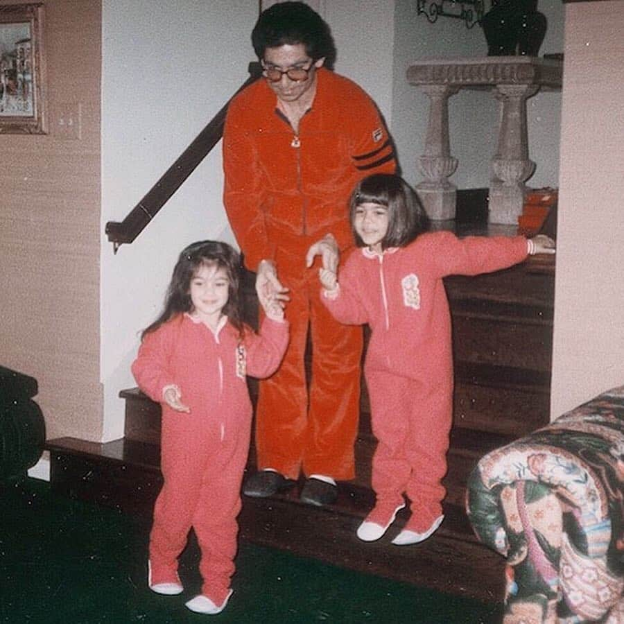 キム・カーダシアンさんのインスタグラム写真 - (キム・カーダシアンInstagram)「Happy Birthday @kourtneykardash I honestly can’t believe the life we have lived! It’s such a dream to go through it all with having a sister like you by our side! You have taught me so much throughout life. You’re such an amazing mom and friend! Can’t wait to celebrate you tonight! I love you beyond what you could imagine ✨」4月19日 1時43分 - kimkardashian