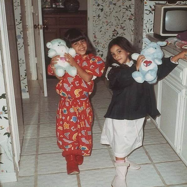 キム・カーダシアンさんのインスタグラム写真 - (キム・カーダシアンInstagram)「Happy Birthday @kourtneykardash I honestly can’t believe the life we have lived! It’s such a dream to go through it all with having a sister like you by our side! You have taught me so much throughout life. You’re such an amazing mom and friend! Can’t wait to celebrate you tonight! I love you beyond what you could imagine ✨」4月19日 1時43分 - kimkardashian