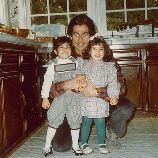 キム・カーダシアンさんのインスタグラム写真 - (キム・カーダシアンInstagram)「Happy Birthday @kourtneykardash I honestly can’t believe the life we have lived! It’s such a dream to go through it all with having a sister like you by our side! You have taught me so much throughout life. You’re such an amazing mom and friend! Can’t wait to celebrate you tonight! I love you beyond what you could imagine ✨」4月19日 1時43分 - kimkardashian