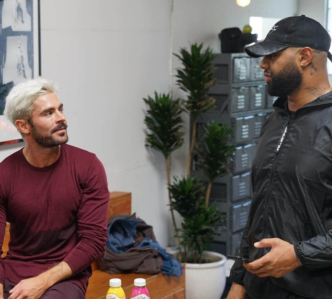 ザック・エフロンさんのインスタグラム写真 - (ザック・エフロンInstagram)「New Gym Time episode👊I’ve seen @marcedeslewis in the gym before and was blown away. But after training with him I’m truly humbled. Check out how a 13 year NFL veteran keeps in shape. Link in bio.」4月19日 1時45分 - zacefron