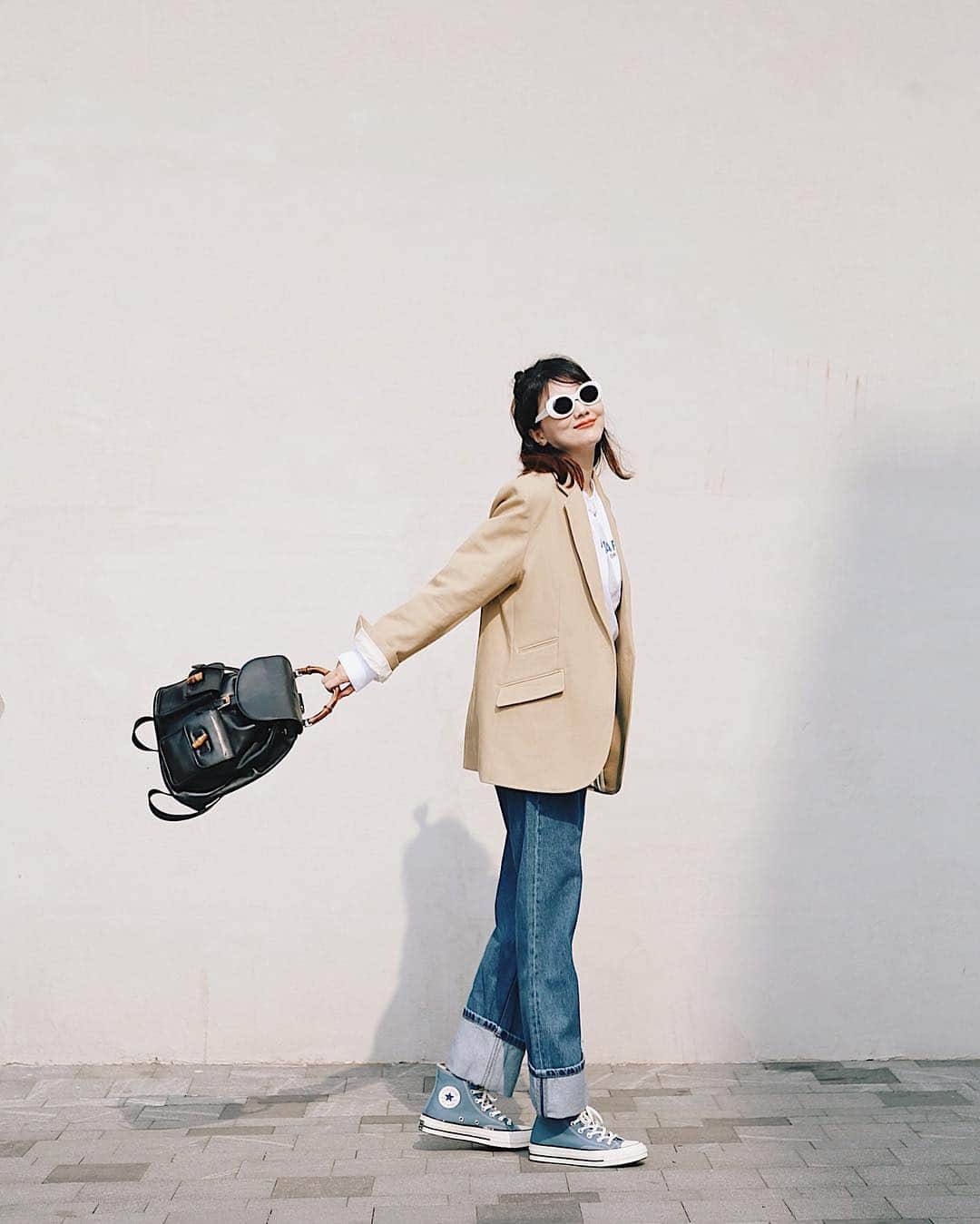 Weiweiさんのインスタグラム写真 - (WeiweiInstagram)「I’m obsessed with the pre-loved ones! This vintage Gucci backpack is my recent favorite! I always love the idea of getting the  luxury for less and making the timeless and unique pieces accessible to more people.  #withfarfetch」4月19日 1時47分 - stylebyvv_