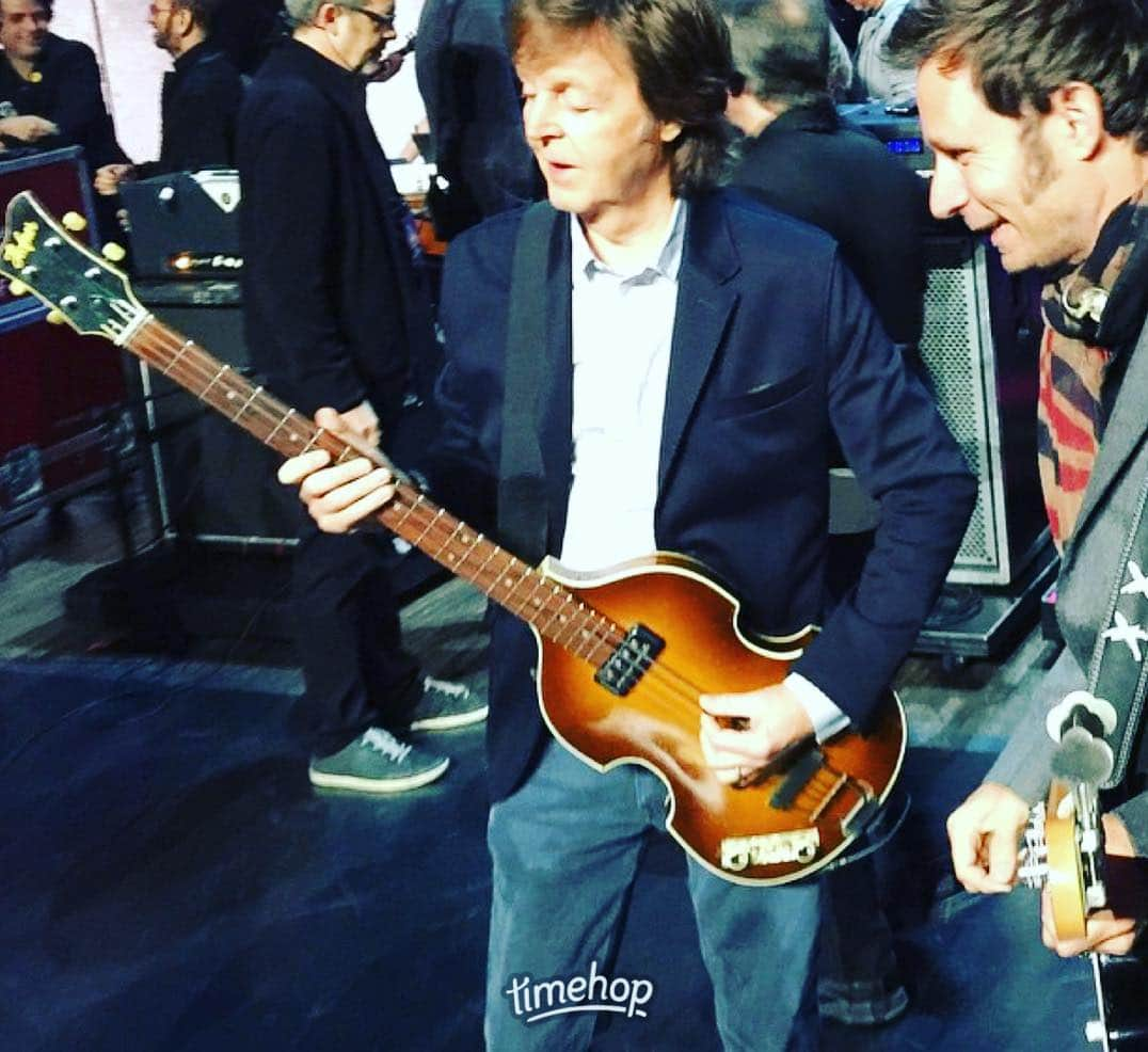 マイク・ダーントさんのインスタグラム写真 - (マイク・ダーントInstagram)「four years ago today I got to hang out with Yoda for a while!!! Billie and Ringo hanging out upper left in the pic... #throwbackthursday 🤘🏽🎶 #and #sirpaulmccartney 🎸  #ringostarr 🥁」4月19日 1時51分 - mikedirnt