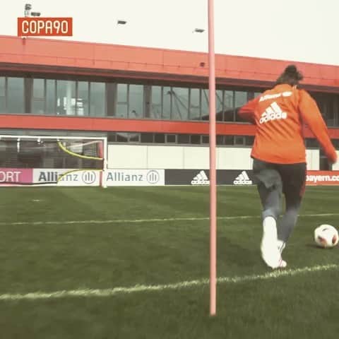 Lina Magullのインスタグラム：「Had some fun with @copa90 , @michaeltimbs and @jovanadamnjanovic9 🤗 ⚽️ Curious? Watch the full video: https://www.youtube.com/watch?v=0k2Q4L-HsAs」