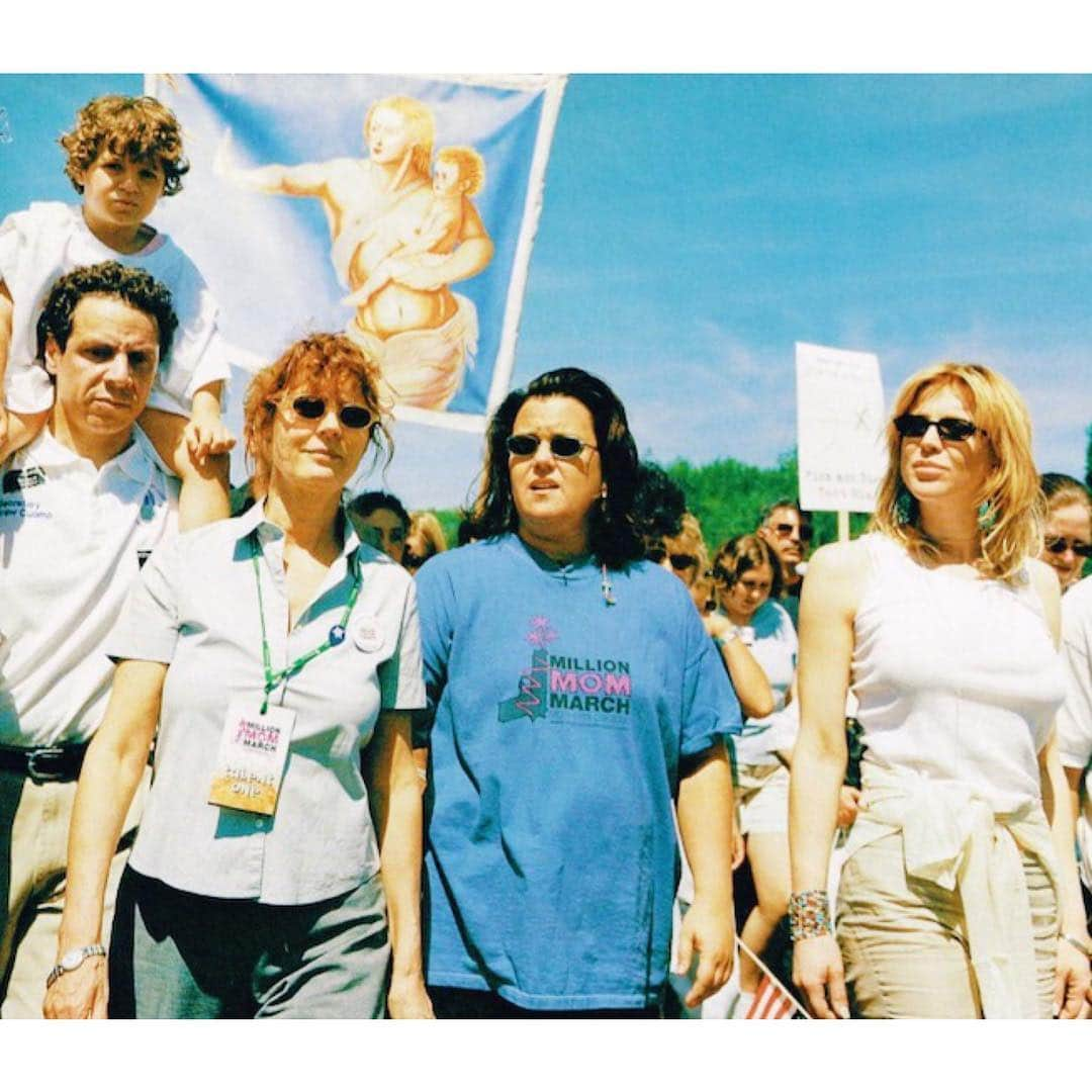 スーザン・サランドンさんのインスタグラム写真 - (スーザン・サランドンInstagram)「With @rosie and @courtneylove at the Million Mom March. May 14, 2000. #TBT」4月19日 2時07分 - susansarandon