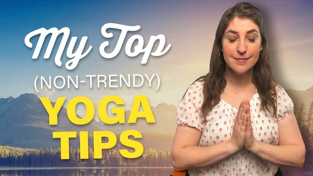 メイム・ビアリクさんのインスタグラム写真 - (メイム・ビアリクInstagram)「I'm into good, old fashioned yoga. No fancy yoga pants or goats for me! (Goats are cute, though.) My new video talks about some non-trendy yoga tips for people who may not think they want to do yoga. Link in bio! . . . #youtube #yogatips #yoga #namaste」4月19日 2時14分 - missmayim
