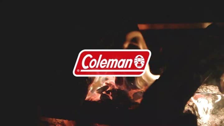 Coleman Japanのインスタグラム：「🎥Solo Friends Camp Vol.2🏕 各々でも、仲間でも自由で贅沢な時間。焚き火の薪がパチパチ爆ぜる音、ゆらめく炎をリアルに表現し、まるでキャンプ場にいるかのような臨場感をお楽しみいただけます。」