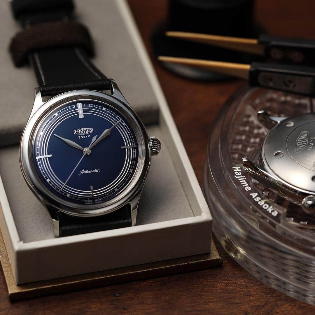TiCTACさんのインスタグラム写真 - (TiCTACInstagram)「「CHRONO TOKYO」各¥180,000+tax  独立時計師の浅岡肇さんがデザイン・設計する機械式自動巻腕時計、クロノトウキョウ)の新色2色を、TiCTAC直営オンラインストアで発売します。生産数は各色100点、4月19日（金）18時よりTiCTAC直営オンラインストアで各色30点を発売します。1960年代の機械式時計を彷彿とさせる本機には、浅岡さんのこだわりが凝縮されています。(機械式自動巻Cal. MIYOTA 90S5、外径37mm.) ・ 詳しくはプロフィールに表示しているURLから公式サイトのご案内記事をご覧くださいませ。 https://www.tictac-web.com/newproducts/detail/?nid=464 #浅岡肇 #hajimeasaoka #独立時計師　#CHRONOTOKYO #クロノトウキョウ #機械式時計 #自動巻き #自動巻 #自動巻時計 #tictac #チックタック #時計 #腕時計 #watch #今日の時計」4月18日 17時45分 - tictac_press