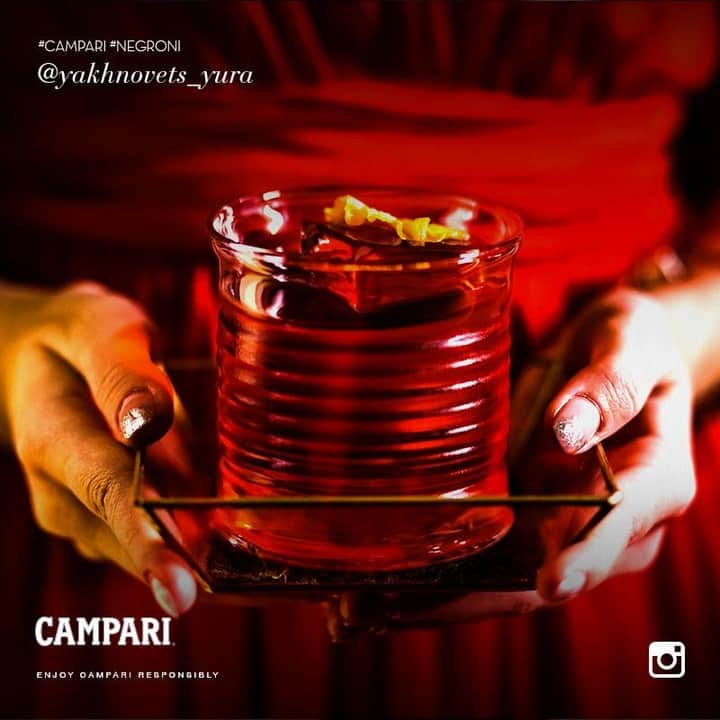 Campari Japanさんのインスタグラム写真 - (Campari JapanInstagram)「彼 @yakhnovets_yura の悪魔の赤、そしてカンパリの赤は、誰をも誘惑に導くカンパリカクテル。#CAMPARI #アペリティーボ #カンパリレッド #Negroni #ネグローニ #イタリア #カクテル #cocktails #mixology #ミクソロジー #ミラノ #drinks #食前酒 #カンパリ #N100」4月18日 18時00分 - camparijapan