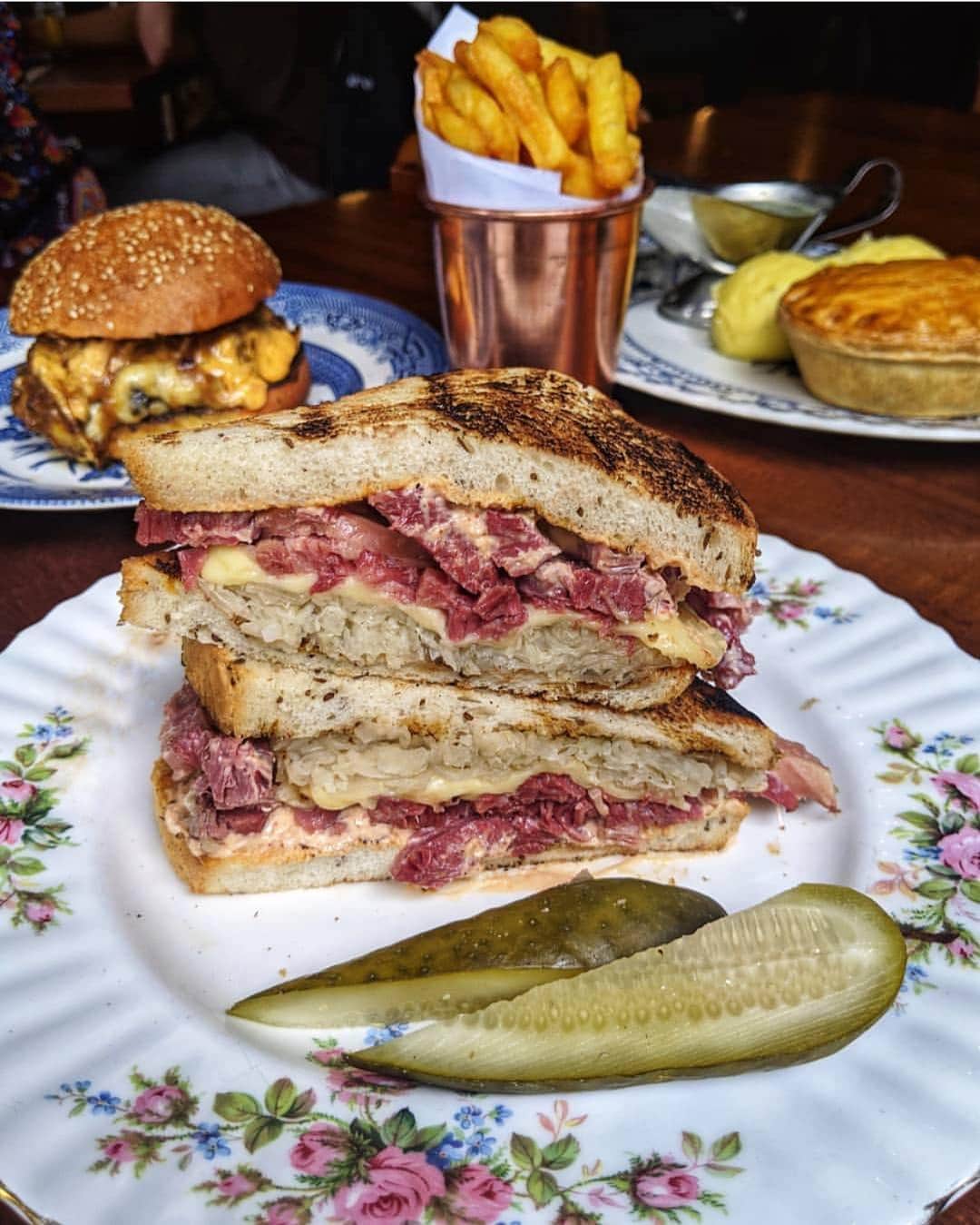 @LONDON | TAG #THISISLONDONさんのインスタグラム写真 - (@LONDON | TAG #THISISLONDONInstagram)「@clerkenwellboyec1 says... *LOVING* the new Worker's Lunch menu @blacklockchops in #Shoreditch || #EastLondon Pie & Mash + Salt Beef Sarnie with *THOSE* beef dripping chips and a cheeky (off menu) Blacklist Burger hitting the spot! || TAG a friend who'd like a bite and also make sure you book in advance for their EPIC SUNDAY ROAST🔥🍖🍗🍔🍟🌠✨ . . . #invite #pieandmash #cheese #burger #fries #london #thisislondon #🇬🇧 #Londonfood」4月18日 18時03分 - london