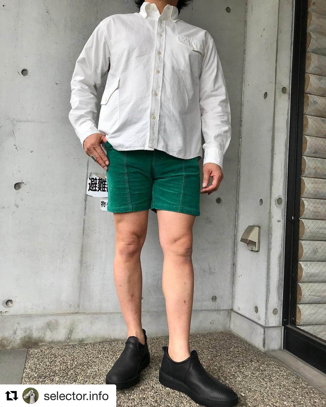 のインスタグラム：「#Repost @selector.info with @get_repost ・・・ 「RFW」 革靴ですが、 スニーカー感覚で。 ・ ・ SHORTS にも合う・合う♫ ・ ・ ・ #rfw #swiftlo #leather #sneaker #black #スニーカー #履き心地 #軽い #渋い #革靴 #style #セレクトショップ #久留米 #福岡 #東京 #japan #selector #selector久留米 #セレクター #instagood #instafashion #soundman #白シャツ #別注 #felco #shorts」