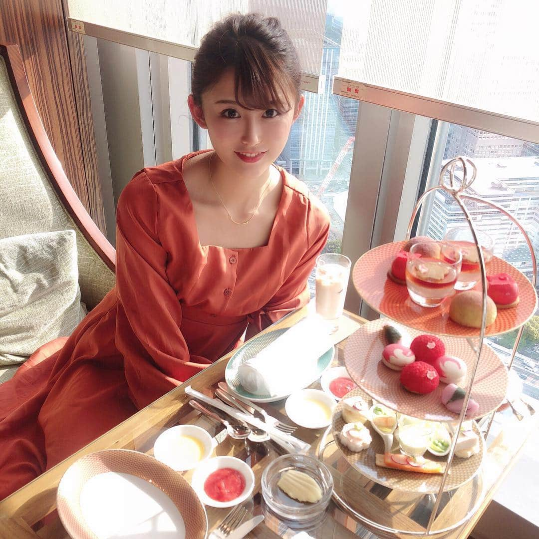 erinaさんのインスタグラム写真 - (erinaInstagram)「. . マンダリンオリエンタルでafternoon teaした時の❤︎ ワンピースは(@sundayandmonday_official )の、形がすっごく可愛い🕊 . #アフターヌーンティー #afternoontea #カフェ #紅茶 #ootd #ワンピース」4月18日 18時05分 - erina_umajo