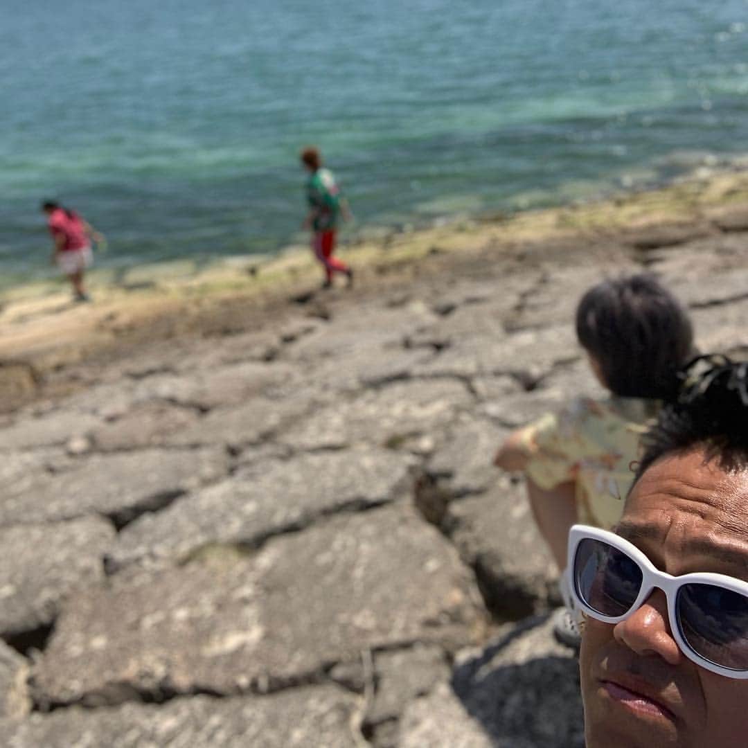 宮川大輔さんのインスタグラム写真 - (宮川大輔Instagram)「#沖縄国際映画祭 #お昼ご飯 #東江そば #ホンマにうますぎる #その後ドライブ #ビーチでジュース飲んでた #ガンバレルーヤ #渚 #めちゃくちゃ楽しかったぁ。」4月18日 18時18分 - miyagawadai