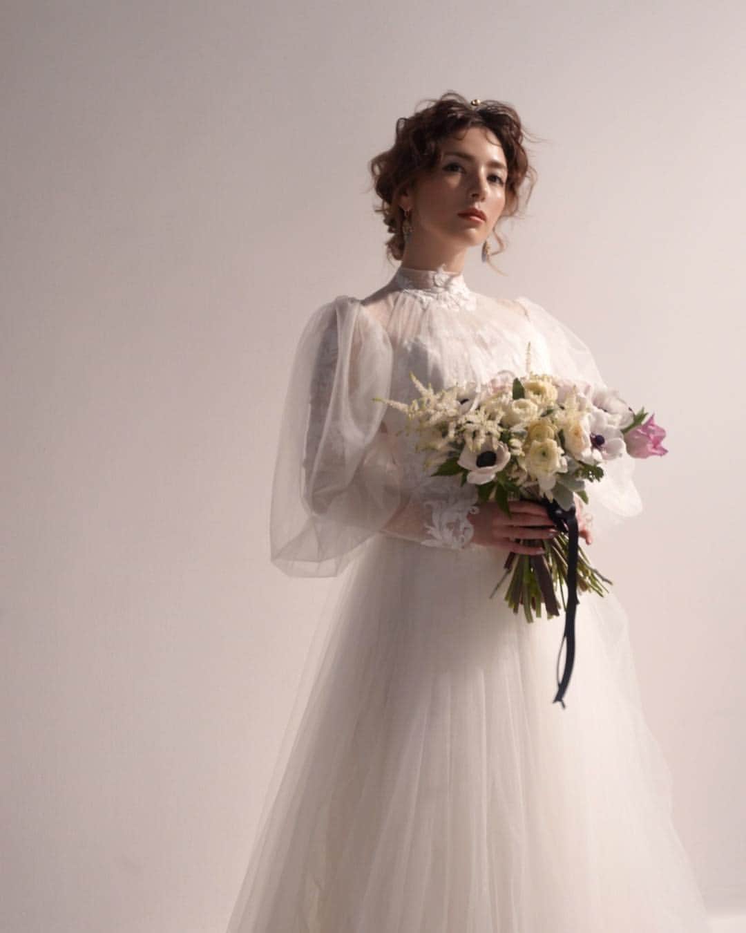 のインスタグラム：「25ans Wedding 2019 Summer号 服部さん @ceu0116 のヘアメイク特集!! 3パターン撮りました ♡ ヘアメイクどれも本当に可愛いかった!! 6/7 発売です!! お楽しみに ♡♡♡ #25answedding #wedding #ウエディング」