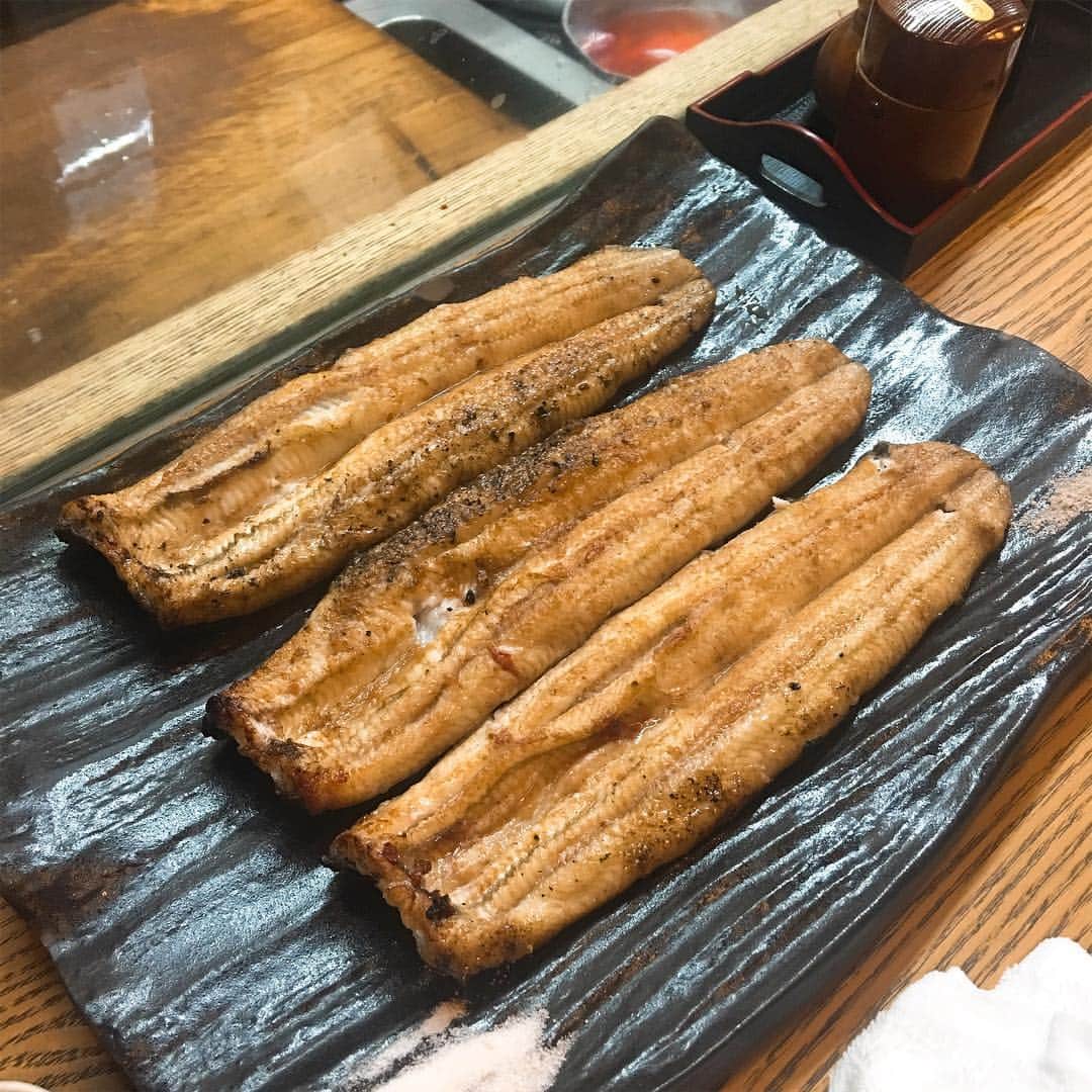 金巻ともこさんのインスタグラム写真 - (金巻ともこInstagram)「かぶとでうなぎ！！うま！ #うなぎ #鰻 #うなぎかぶと」4月18日 18時25分 - tomotomoco