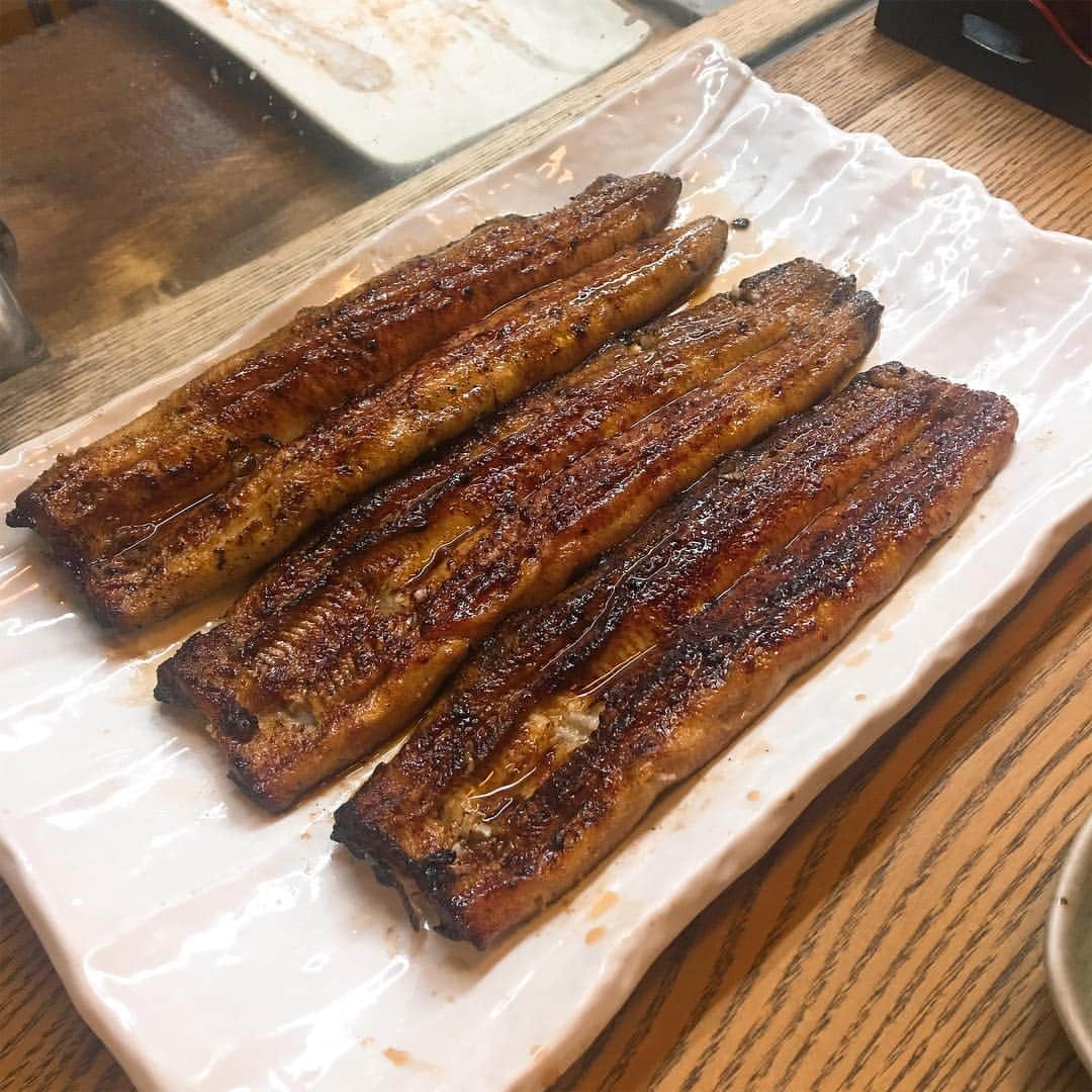 金巻ともこさんのインスタグラム写真 - (金巻ともこInstagram)「かぶとでうなぎ！！うま！ #うなぎ #鰻 #うなぎかぶと」4月18日 18時25分 - tomotomoco